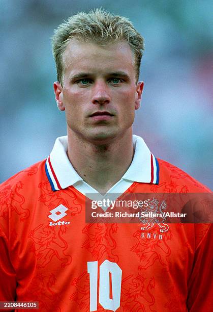 Original Netherland 1994 Home - Bergkamp #10 Size M (Long sleeve)