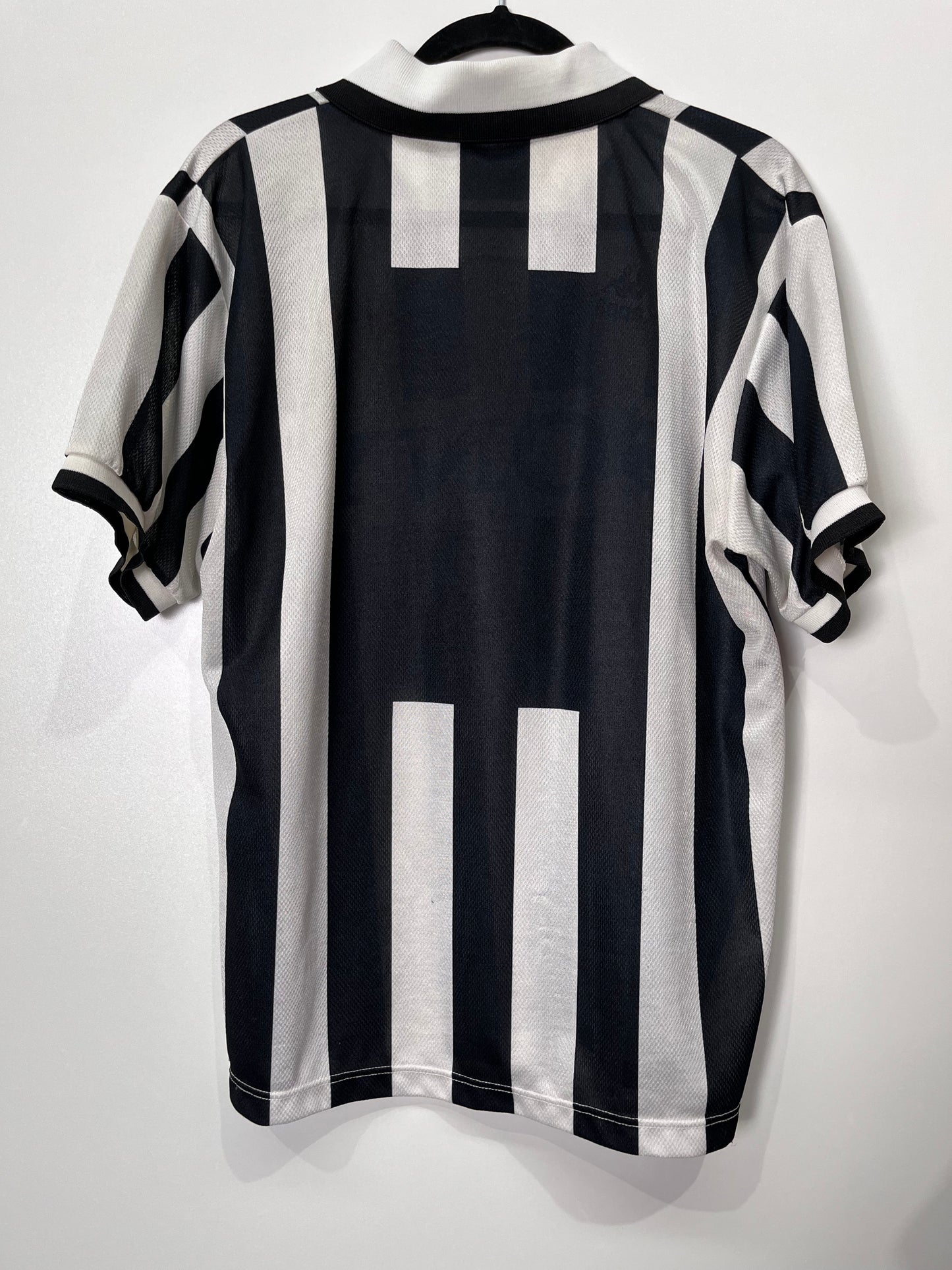 Authentic Juventus 1996/97 Home - Size M