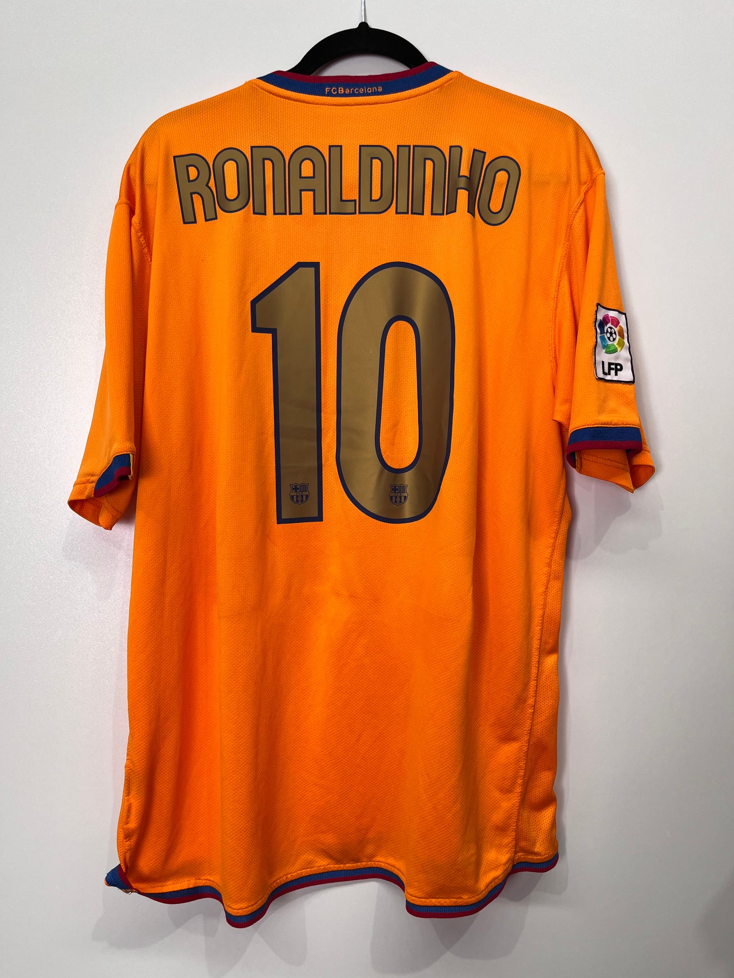 Authentic Barcelona 2006/07 Away - Ronaldinho #10 Size M