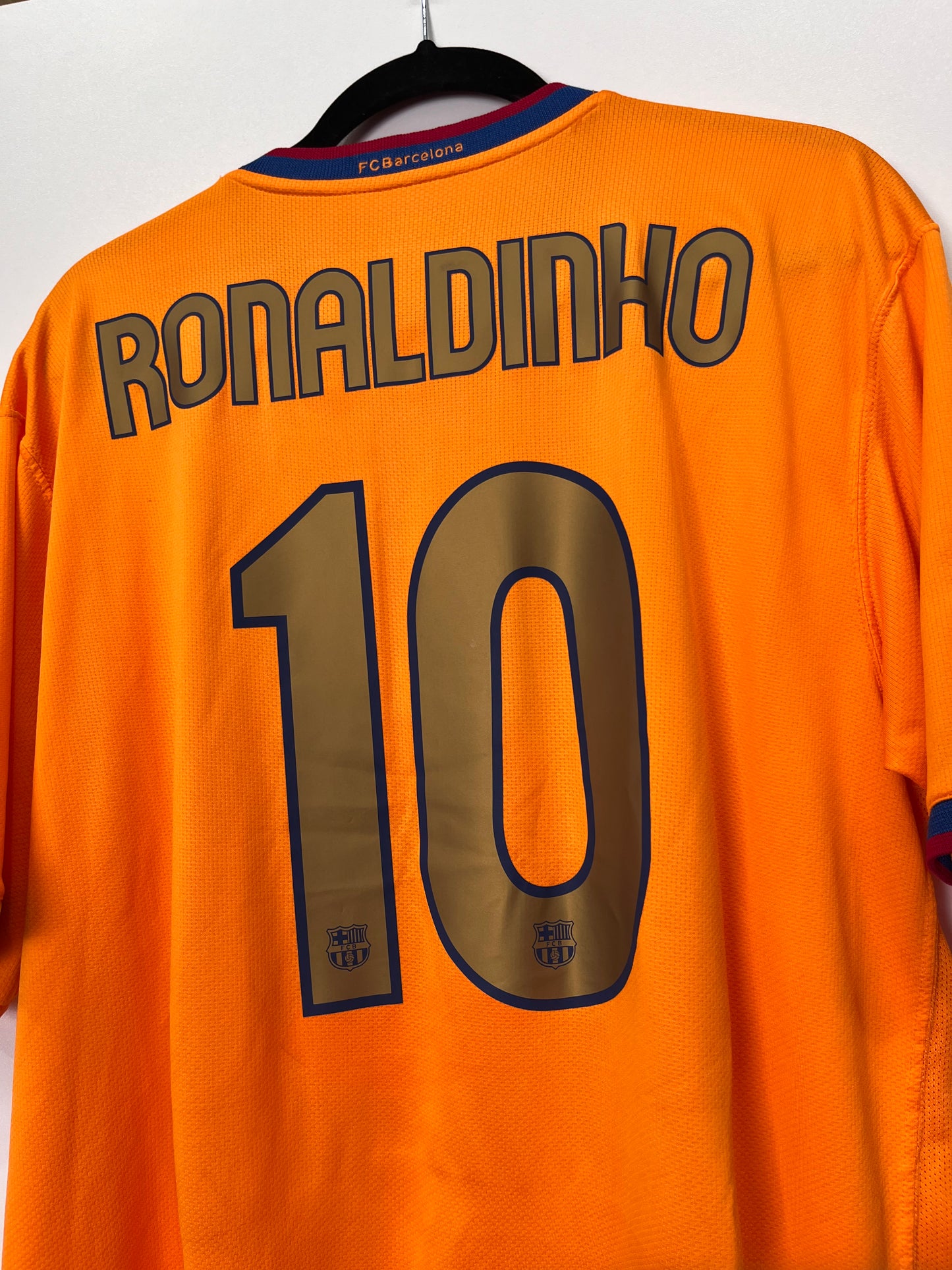 Authentic Barcelona 2006/07 Away - Ronaldinho #10 Size M