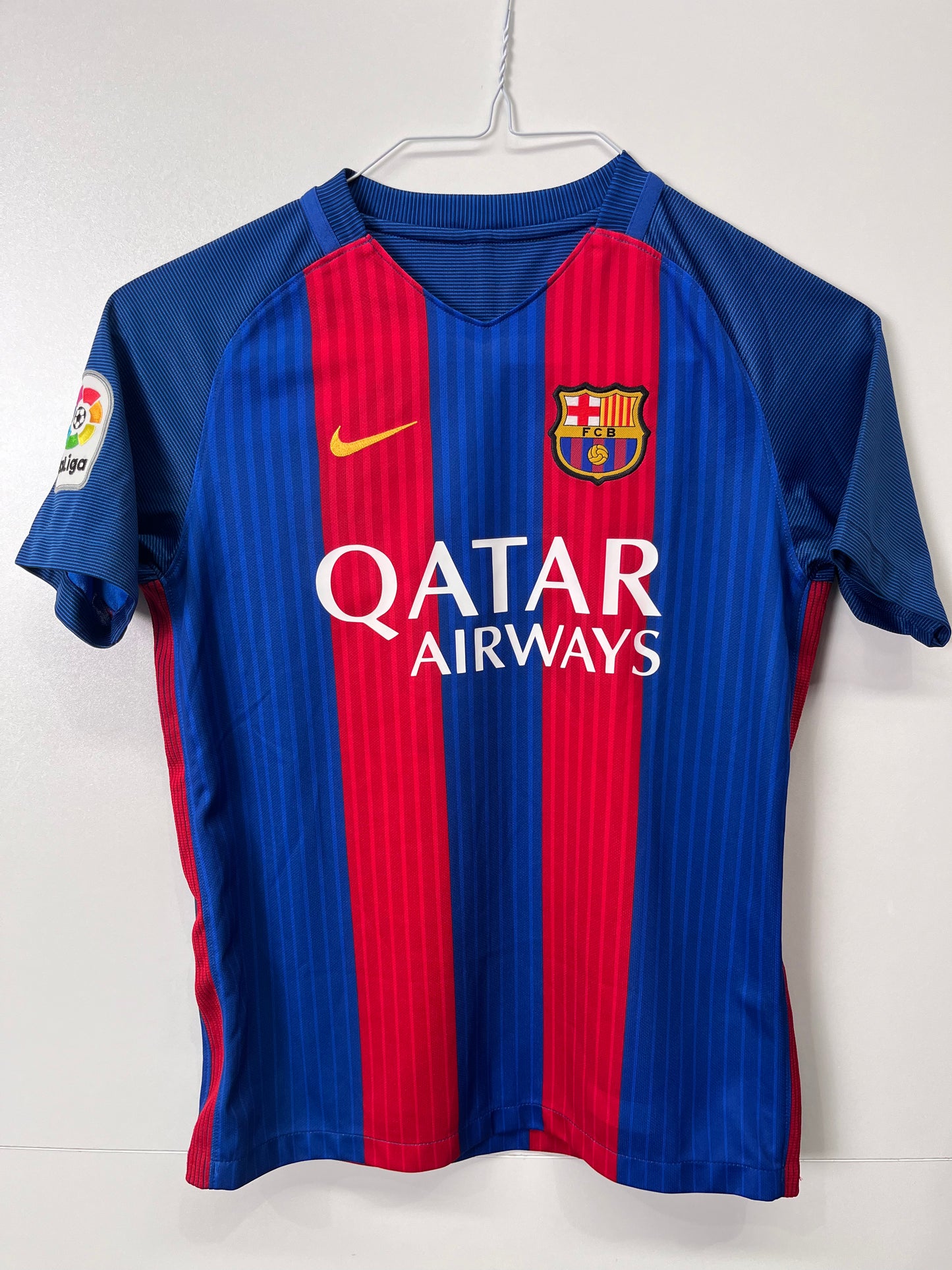 Authentic Barcelona 2016/17 Home - Iniesta #6 Size Kids (8-10 years old)