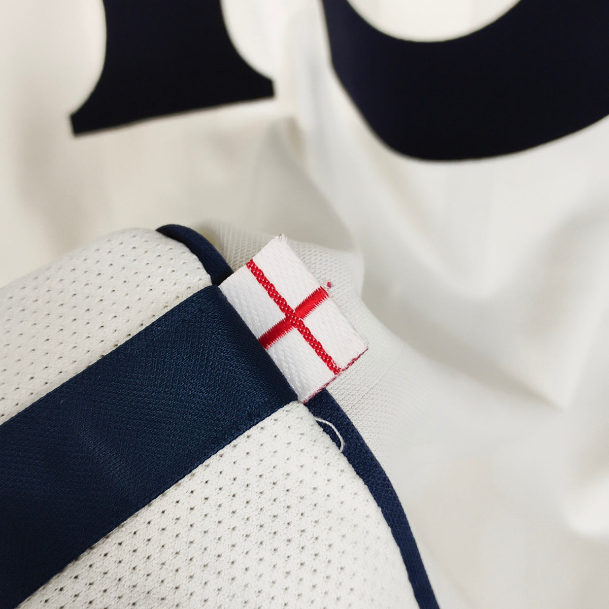 Original England 2001/02 Home - Joe Cole #19 Size L
