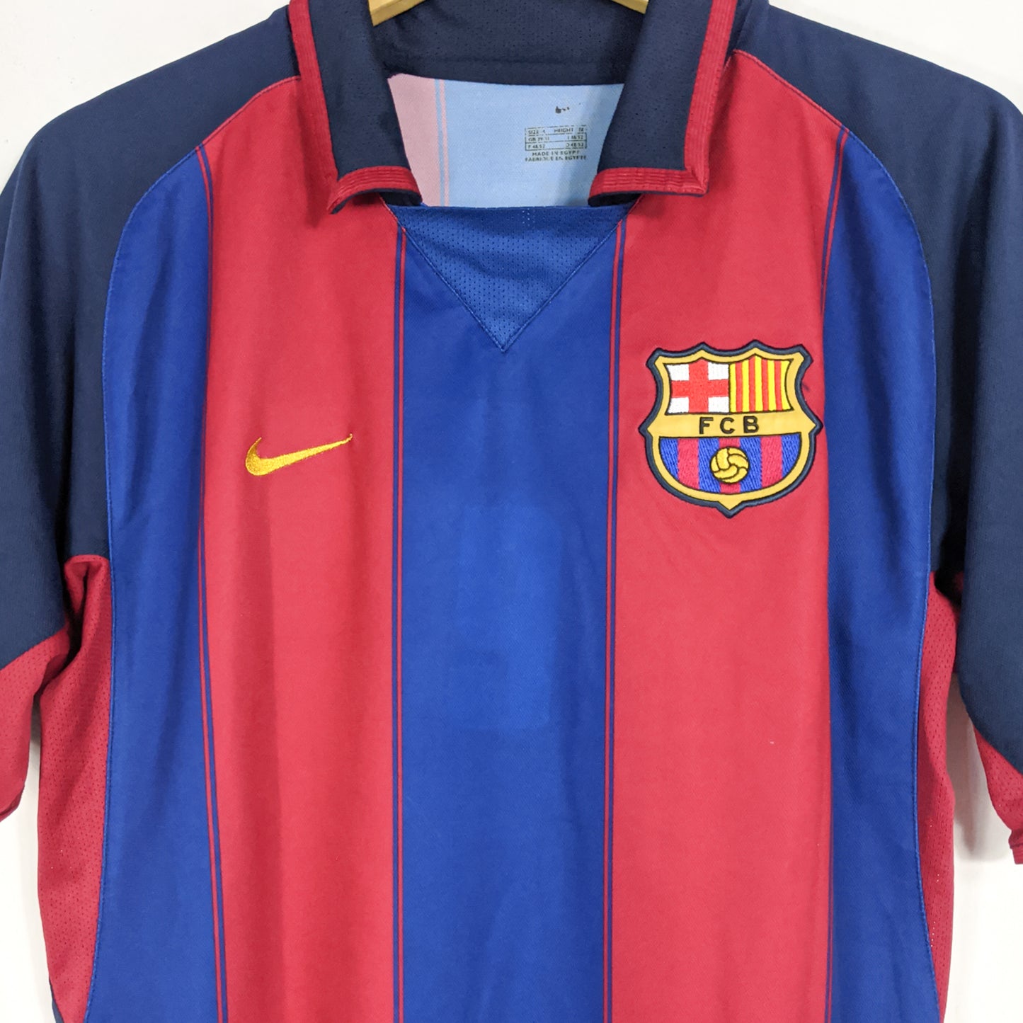 Authentic Barcelona 2003/04 Home - Ronaldinho #10 Size M (Player Issue)