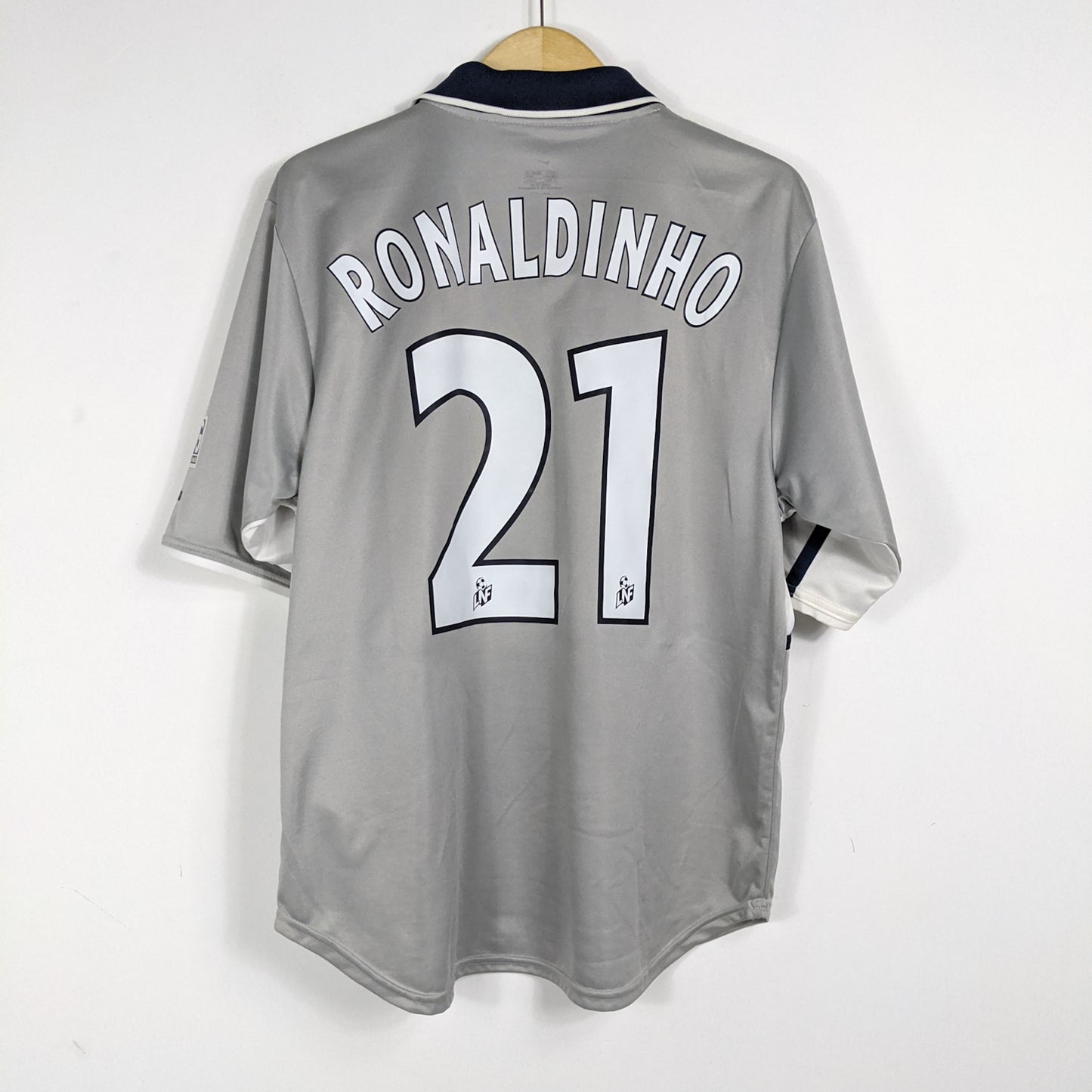 Authentic Paris Saint-Germain 2000/01 Away - Ronaldinho #21 Size M