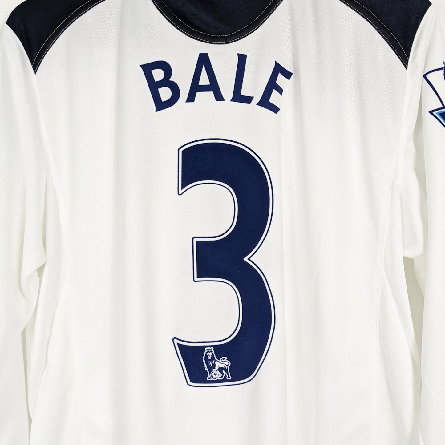 Authentic Tottenham 2010/11 Home - Gareth Bale #3 Size M (Longsleeve)