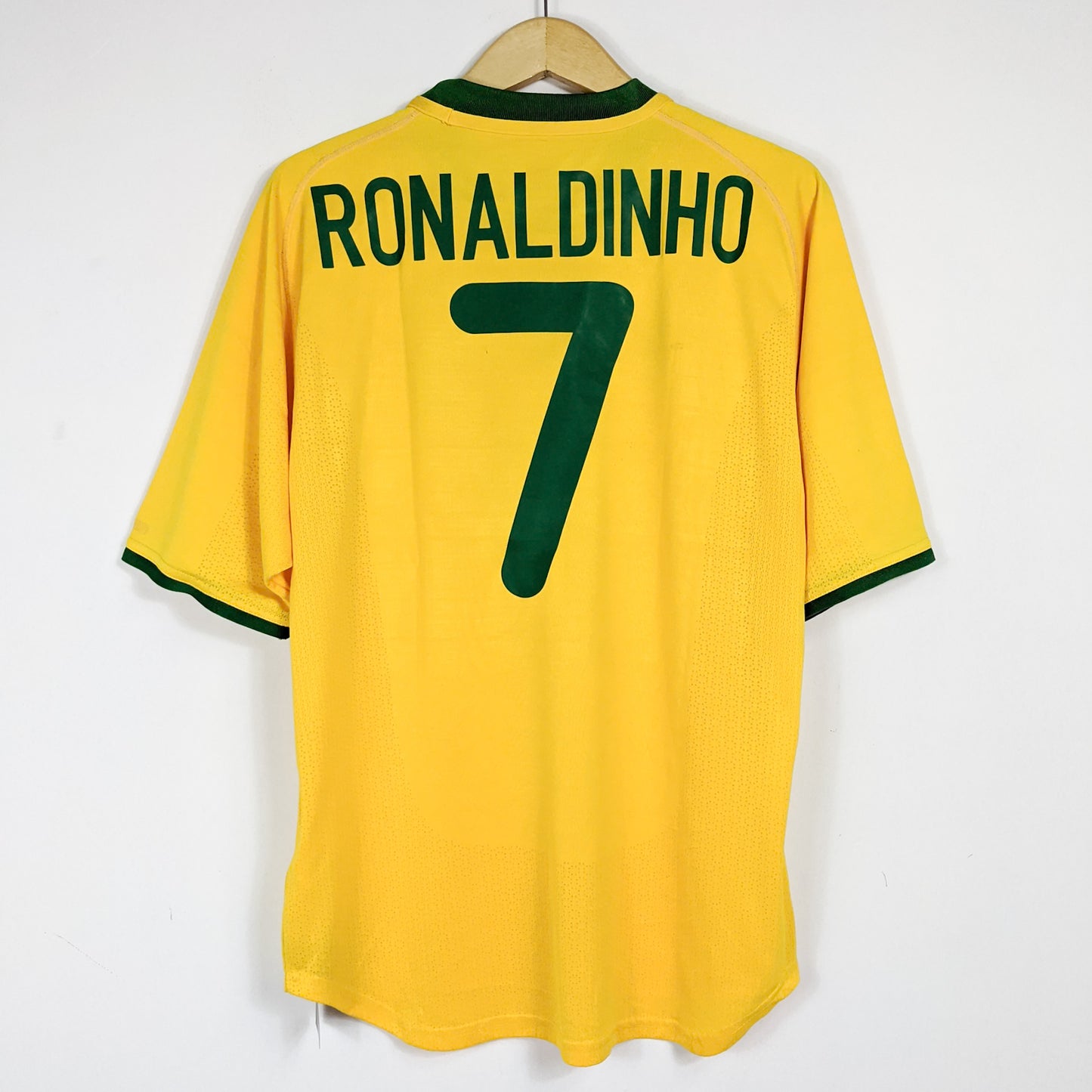 Authentic Brazil 2000/02 Home - Ronaldinho #7 Size L