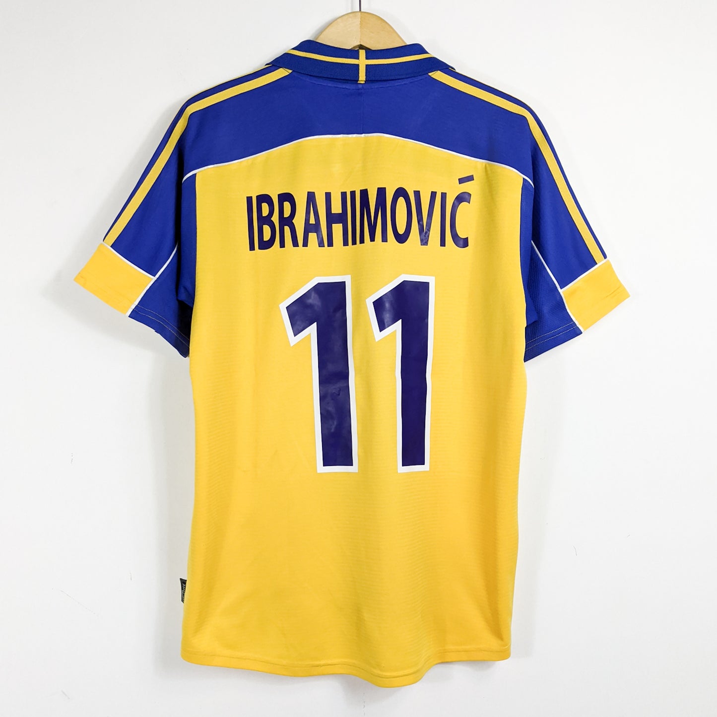 Authentic Sweden 2000 Home - Ibrahimovic #11 Size M