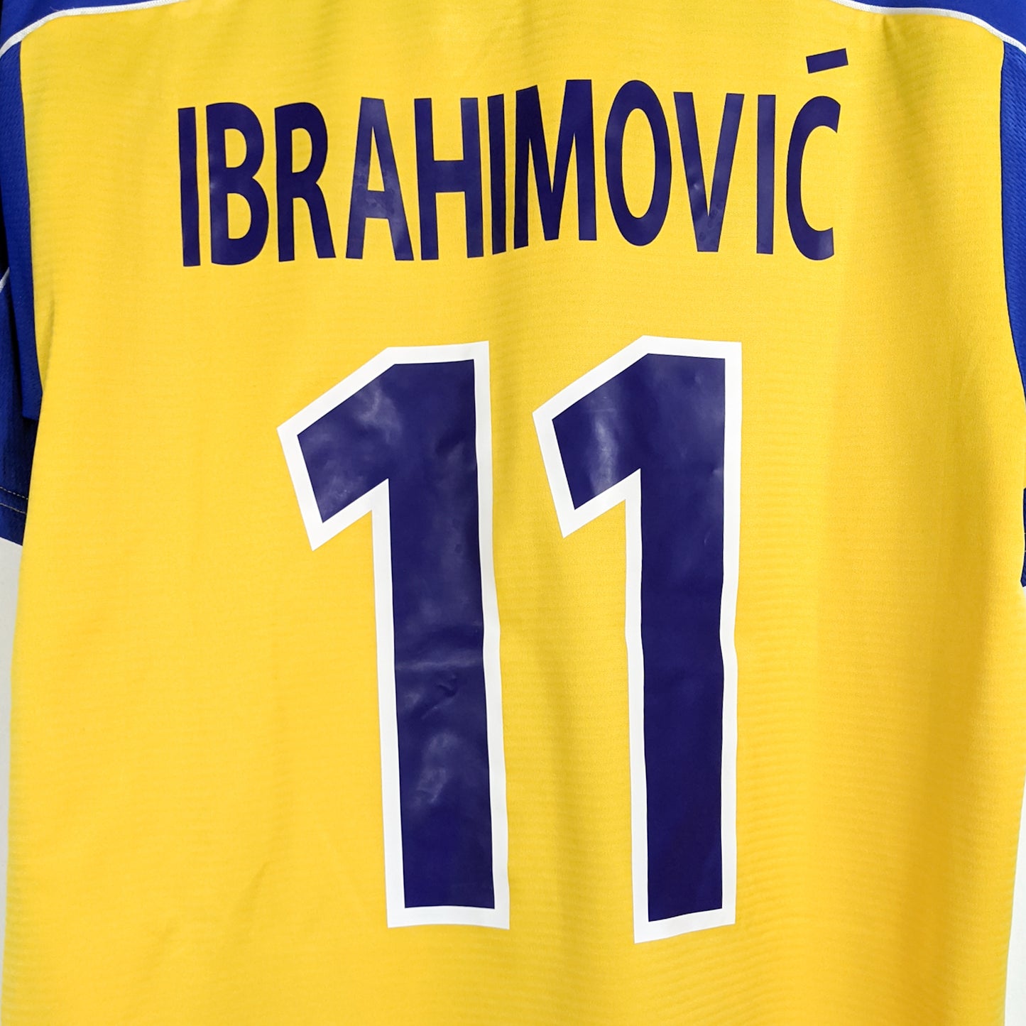 Authentic Sweden 2000 Home - Ibrahimovic #11 Size M