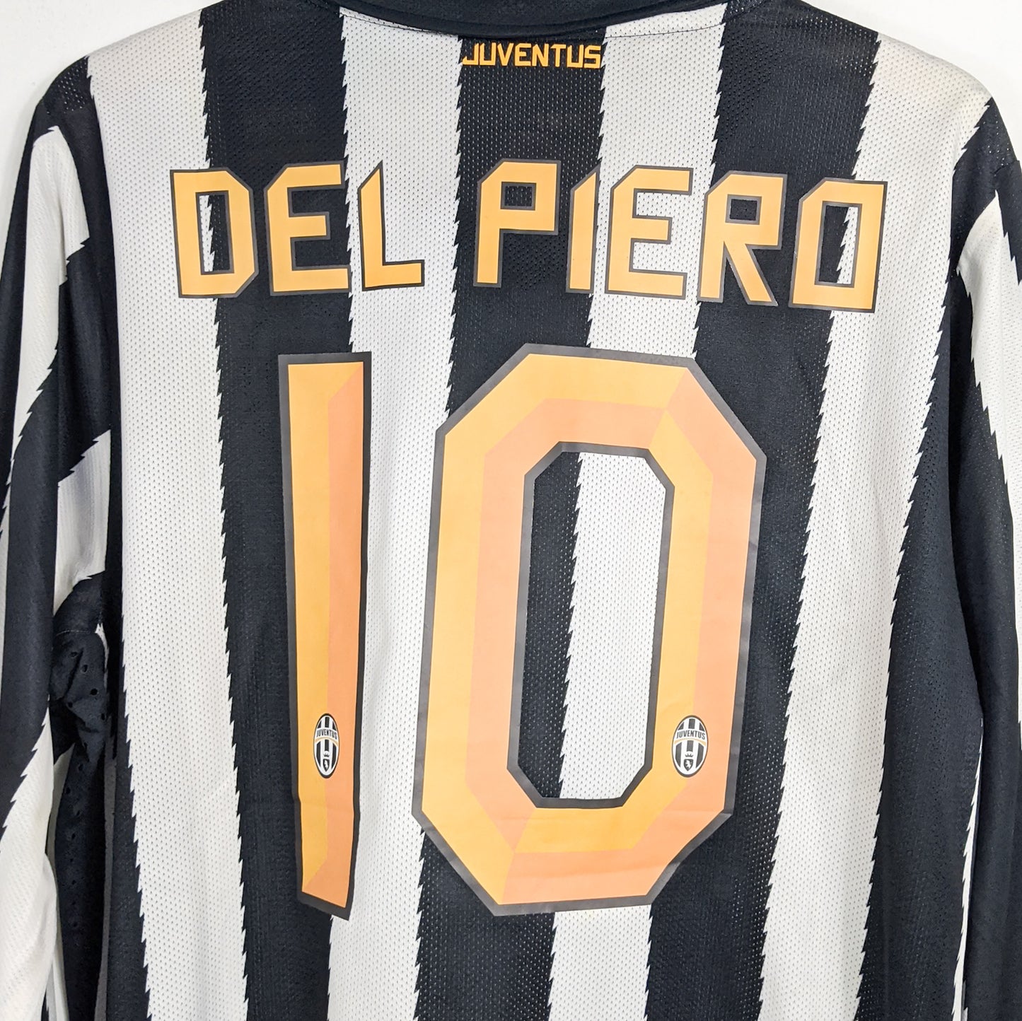 Authentic Juventus 2010/11 Home - Del Piero #10 Size L (Long Sleeve) (Player Issue)