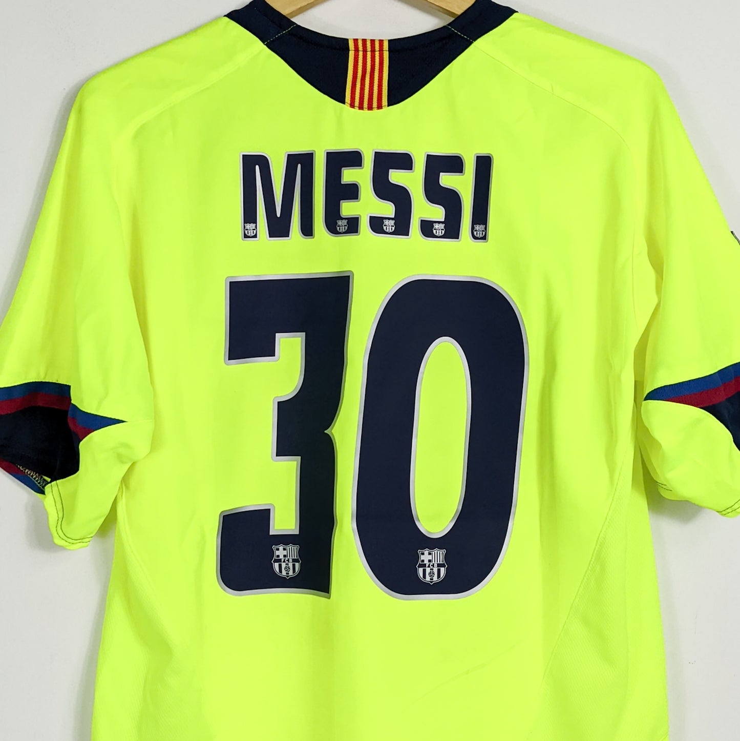 Authentic Barcelona 2005/06 Away - Messi #30 Size M