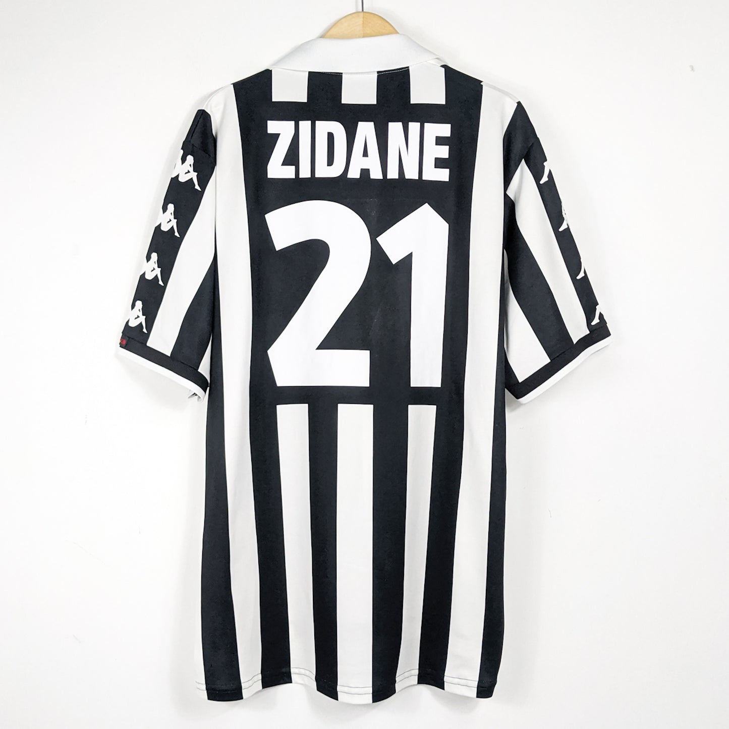 Authentic Juventus 1999/00 Home - Zidane #21 Size XL (European Version)