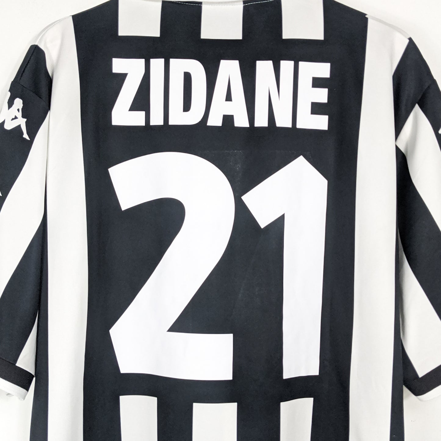 Authentic Juventus 1999/00 Home - Zidane #21 Size XL (European Version)