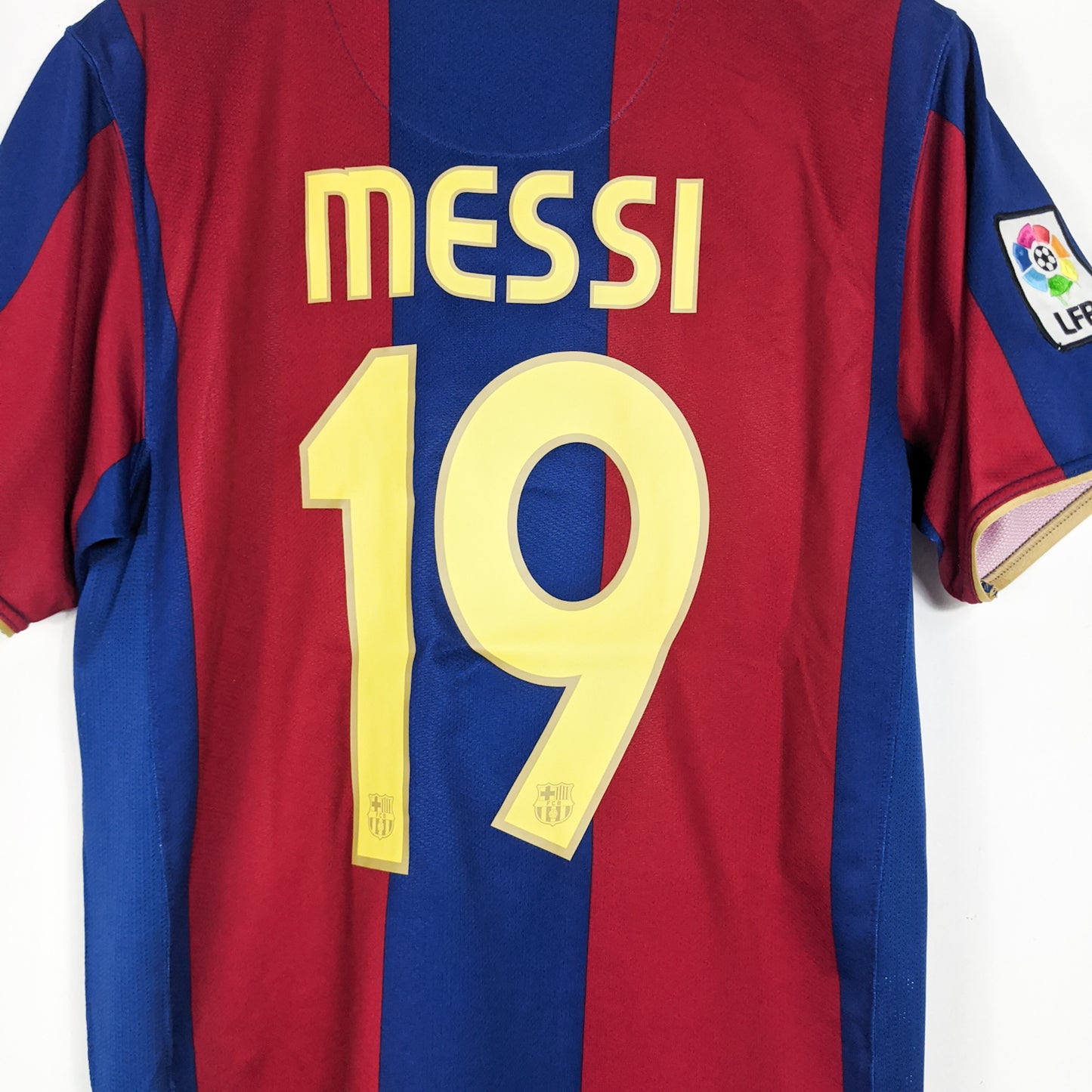 Authentic Barcelona 2007/08 Home - Messi #19 Size M