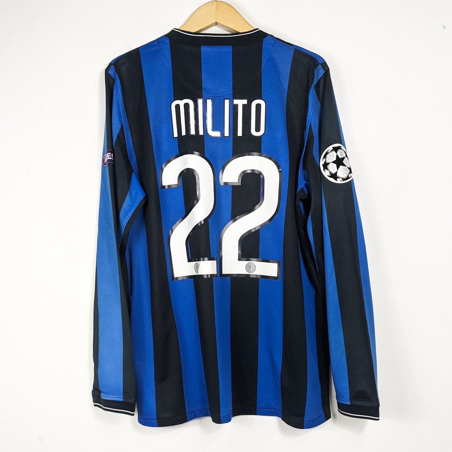 Authentic Inter 2009/10 Home - Milito #22 Size XL (Long Sleeve)