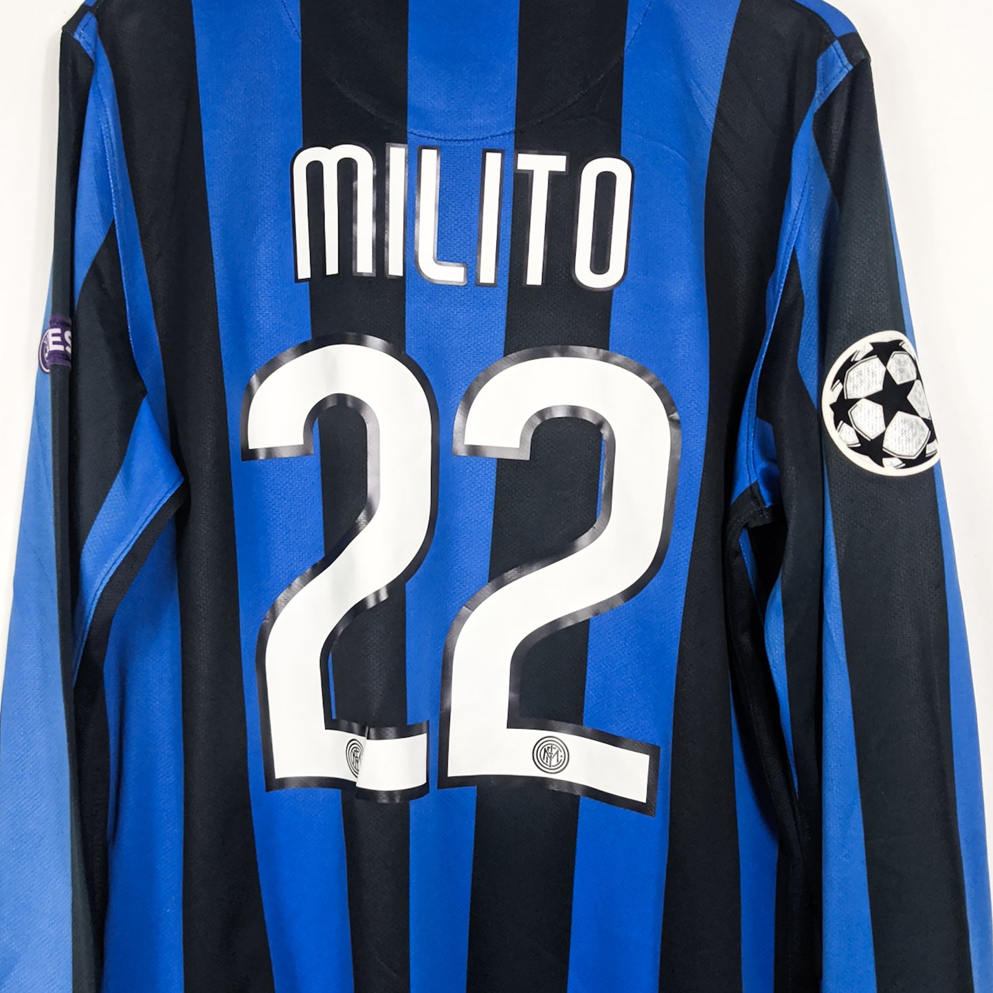 Authentic Inter 2009/10 Home - Milito #22 Size XL (Long Sleeve)