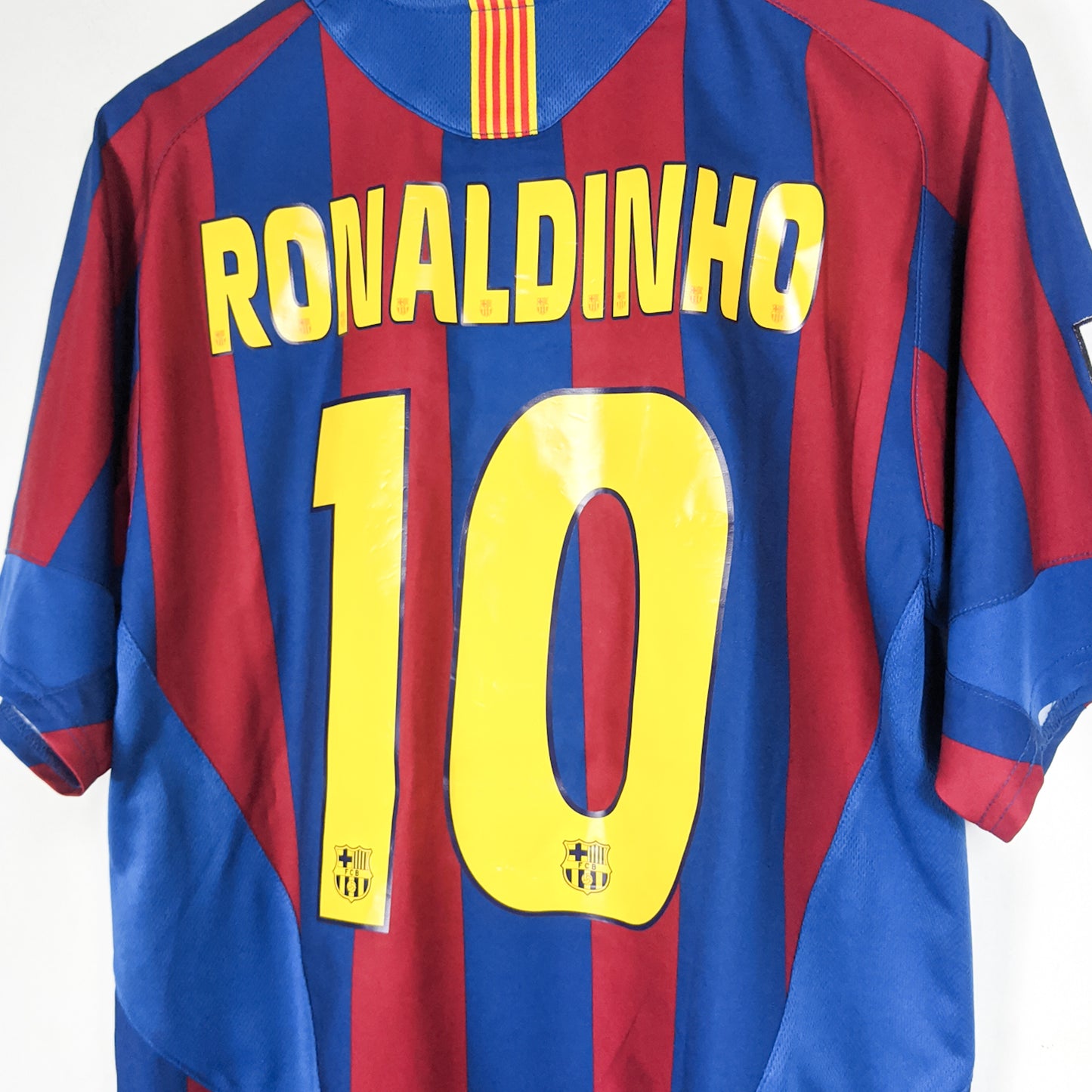 Authentic Barcelona 2005/06 Home - Ronaldinho #10 Size M