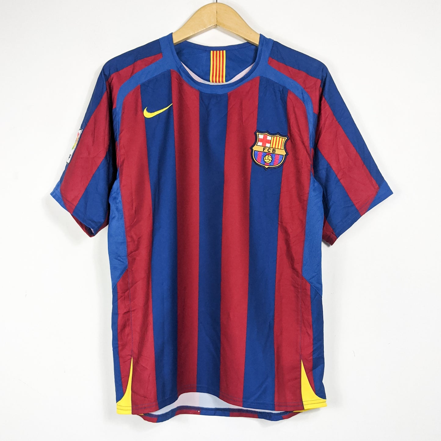 Authentic Barcelona 2005/06 Home - Ronaldinho #10 Size M