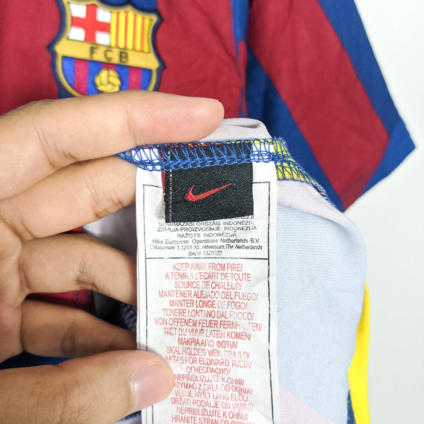 Authentic Barcelona 2005/06 Home - Ronaldinho #10 Size M