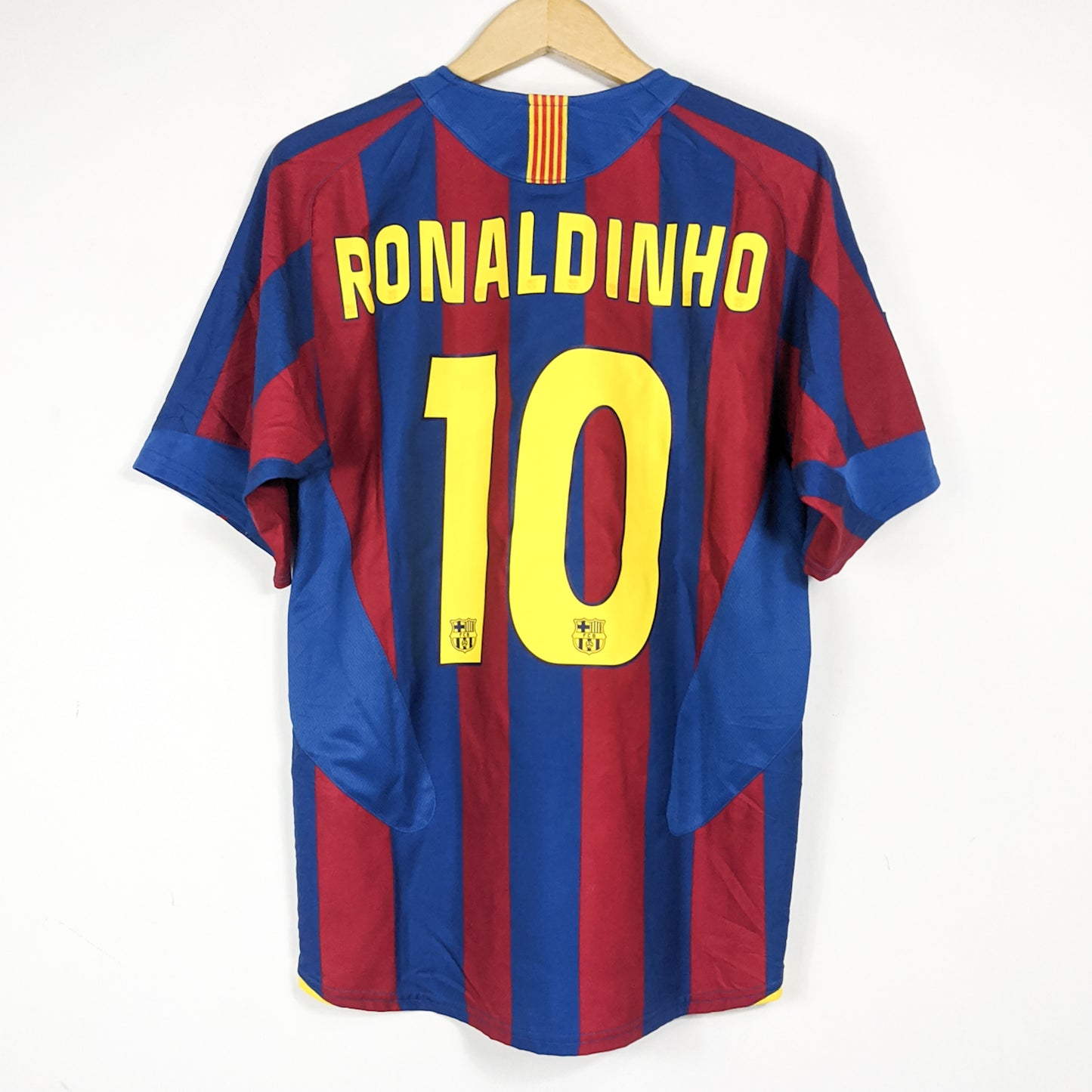 Authentic Barcelona 2005/06 Home - Ronaldinho #10 Size M