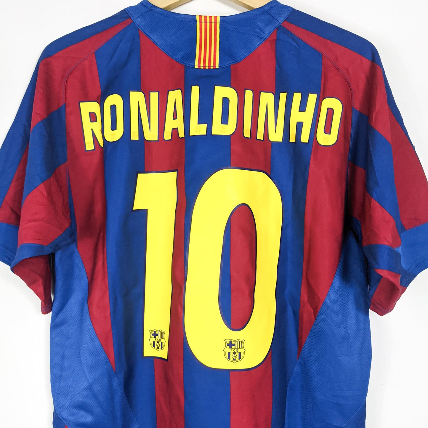 Authentic Barcelona 2005/06 Home - Ronaldinho #10 Size M