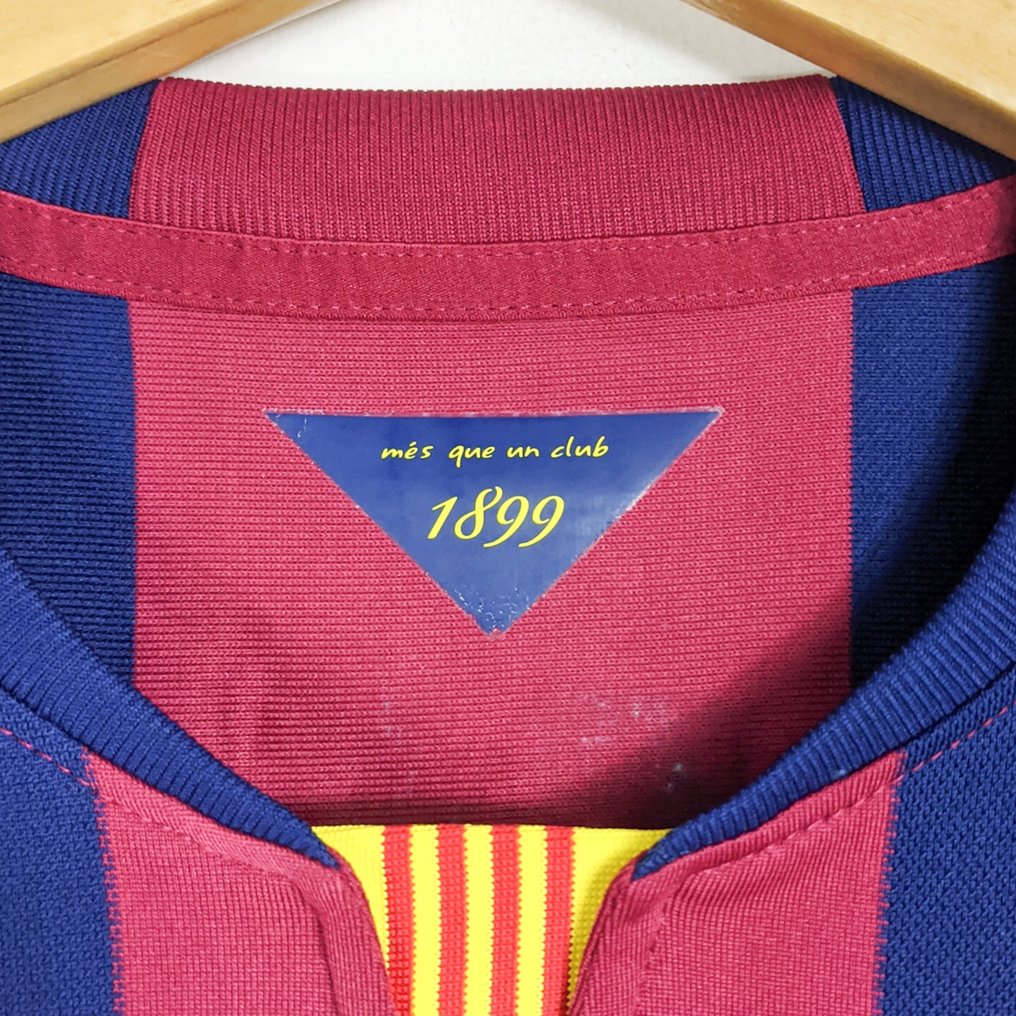 Authentic Barcelona 2014/15 Home - Suarez #9 Size M