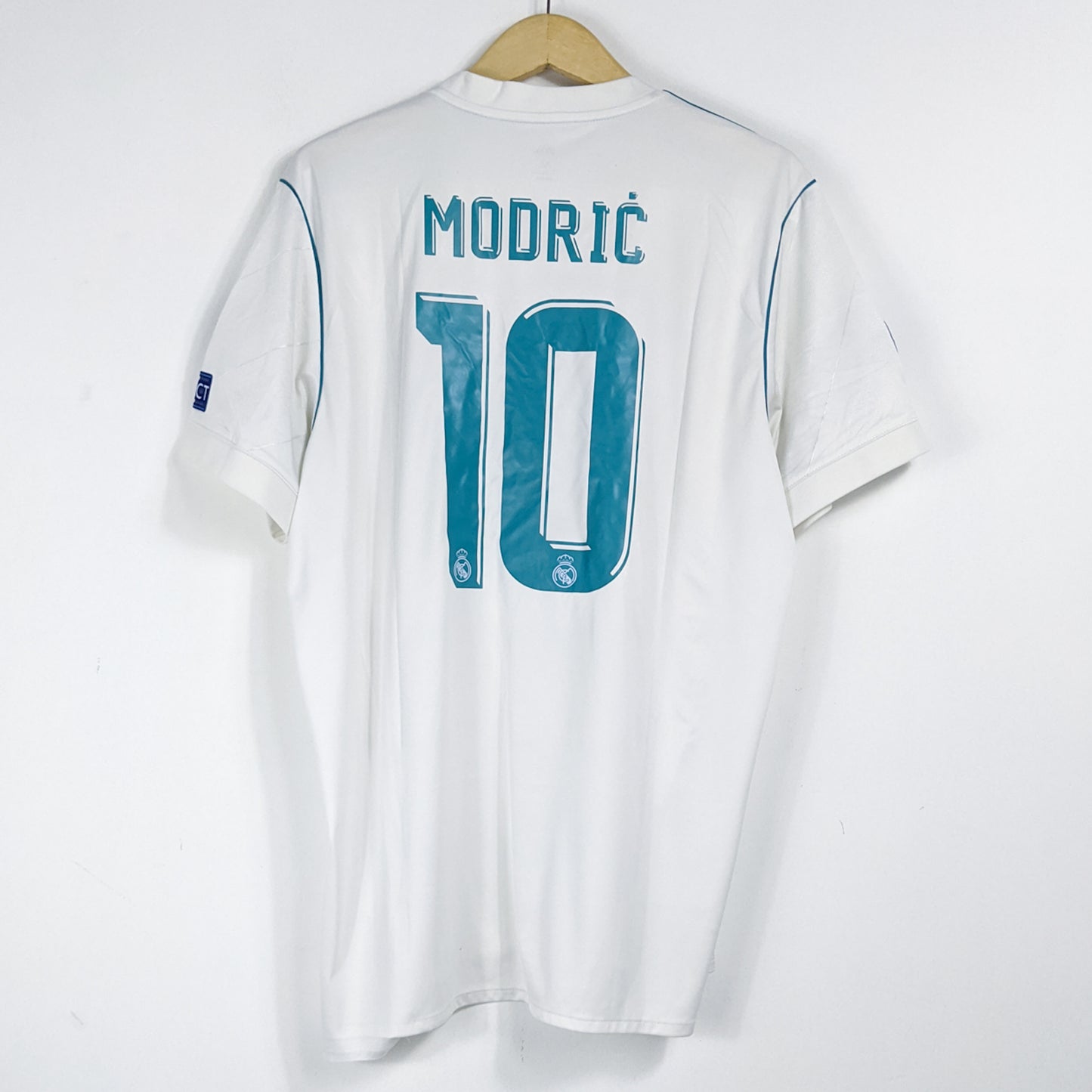 Authentic Real Madrid 2017/18 Home - Modric #10 Size XL