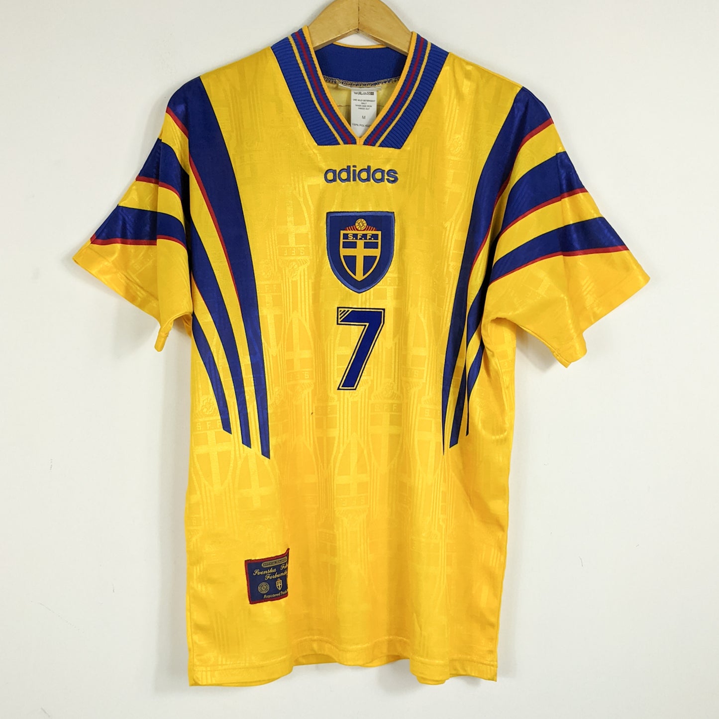 Authentic Sweden 1996/98 Home - Larsson #7 Size M