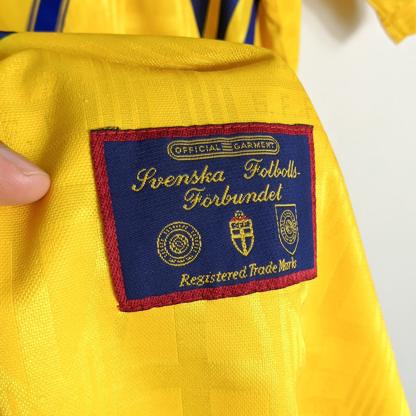 Authentic Sweden 1996/98 Home - Larsson #7 Size M