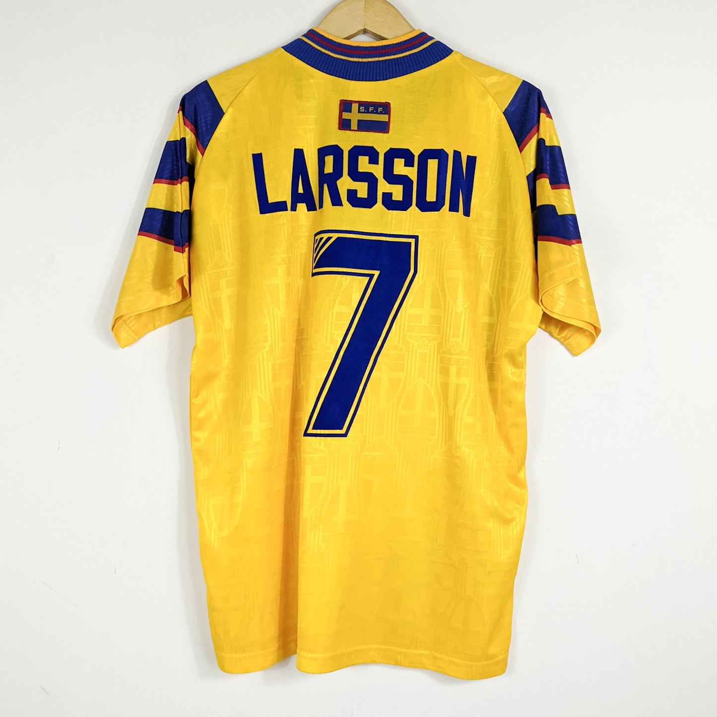 Authentic Sweden 1996/98 Home - Larsson #7 Size M