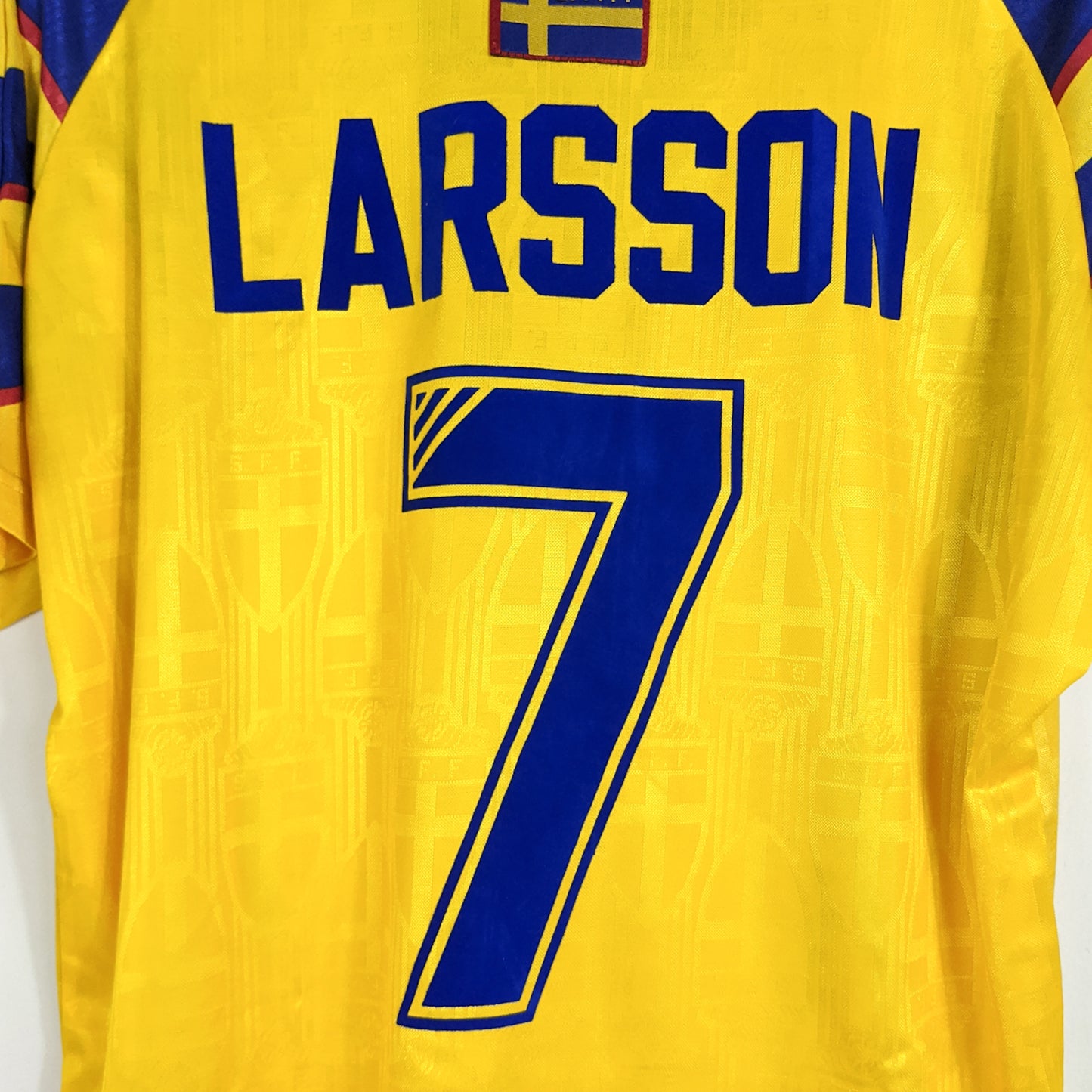 Authentic Sweden 1996/98 Home - Larsson #7 Size M