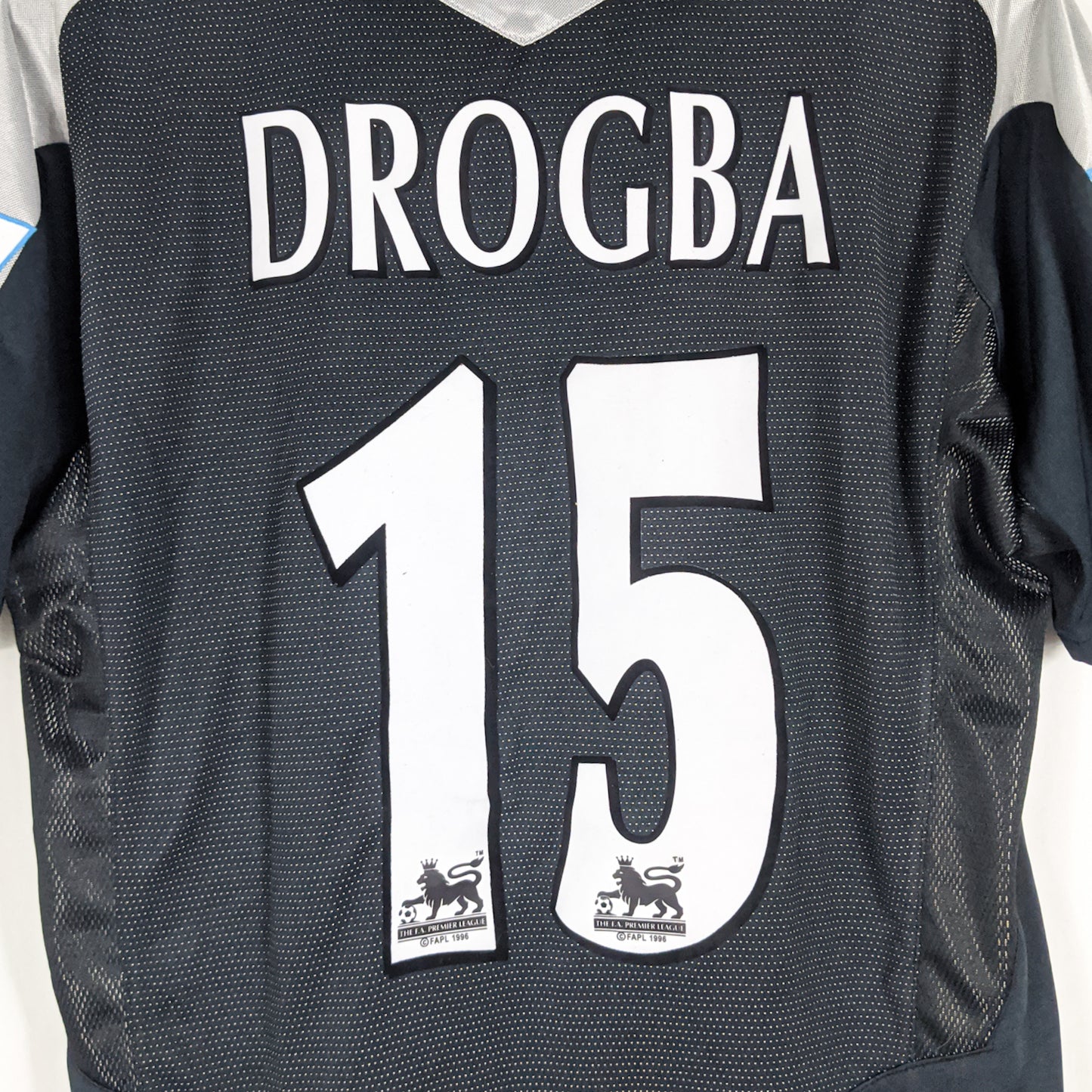 Authentic Chelsea 2004/05 Away - Drogba #15 Size M