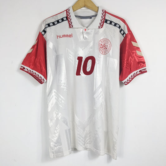 Authentic Denmark 1996/97 Away - Laudrup #10 Size L
