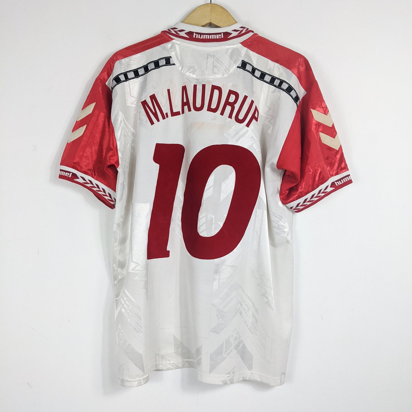 Authentic Denmark 1996/97 Away - Laudrup #10 Size L