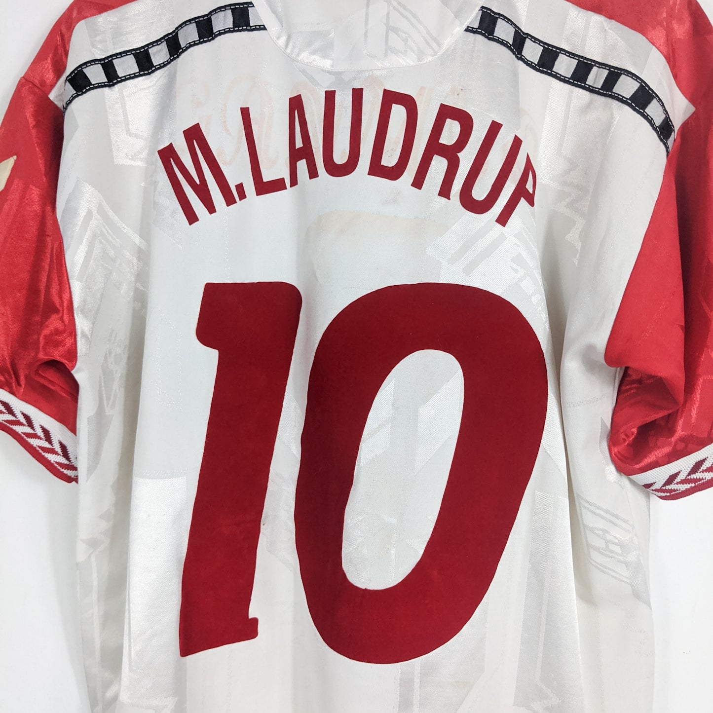 Authentic Denmark 1996/97 Away - Laudrup #10 Size L
