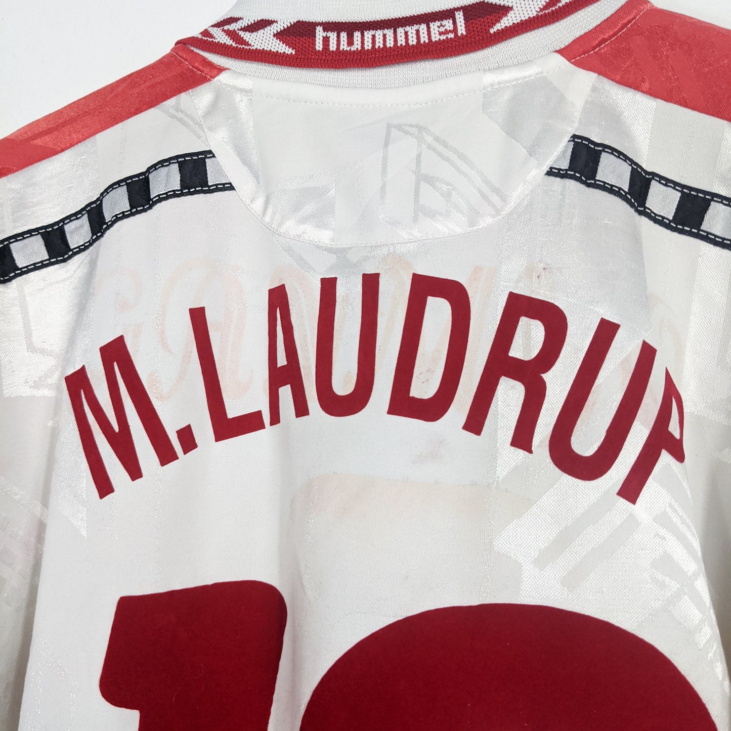 Authentic Denmark 1996/97 Away - Laudrup #10 Size L
