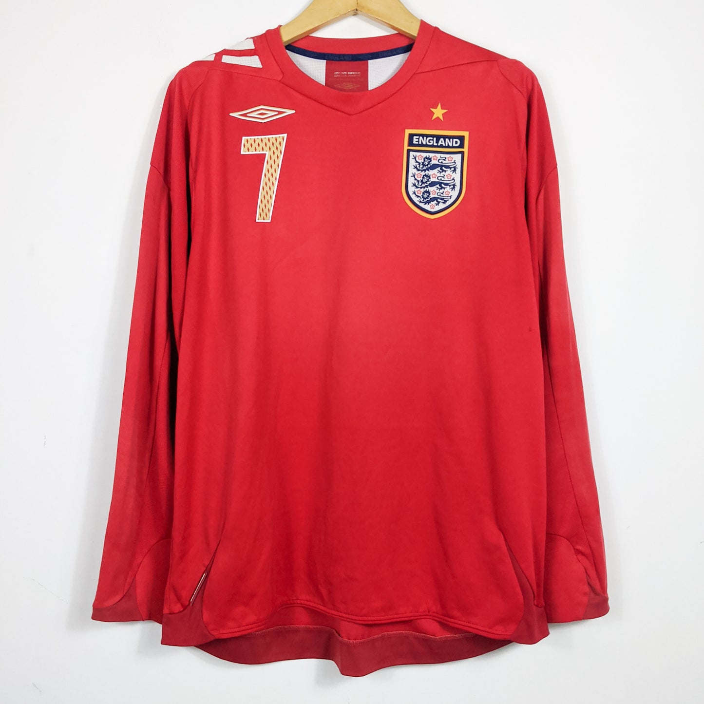 Authentic England 2006/08 Away - Beckham #7 Size L (With short) (Ls)