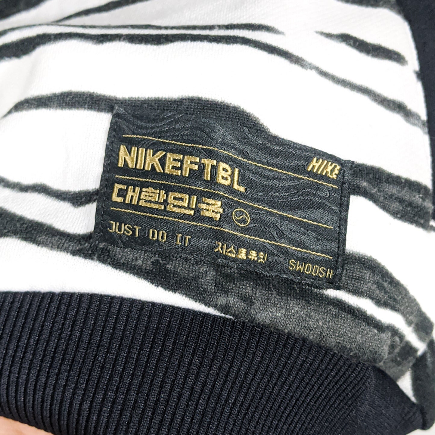 Authentic Korea 2000 Hoodie - Size XL