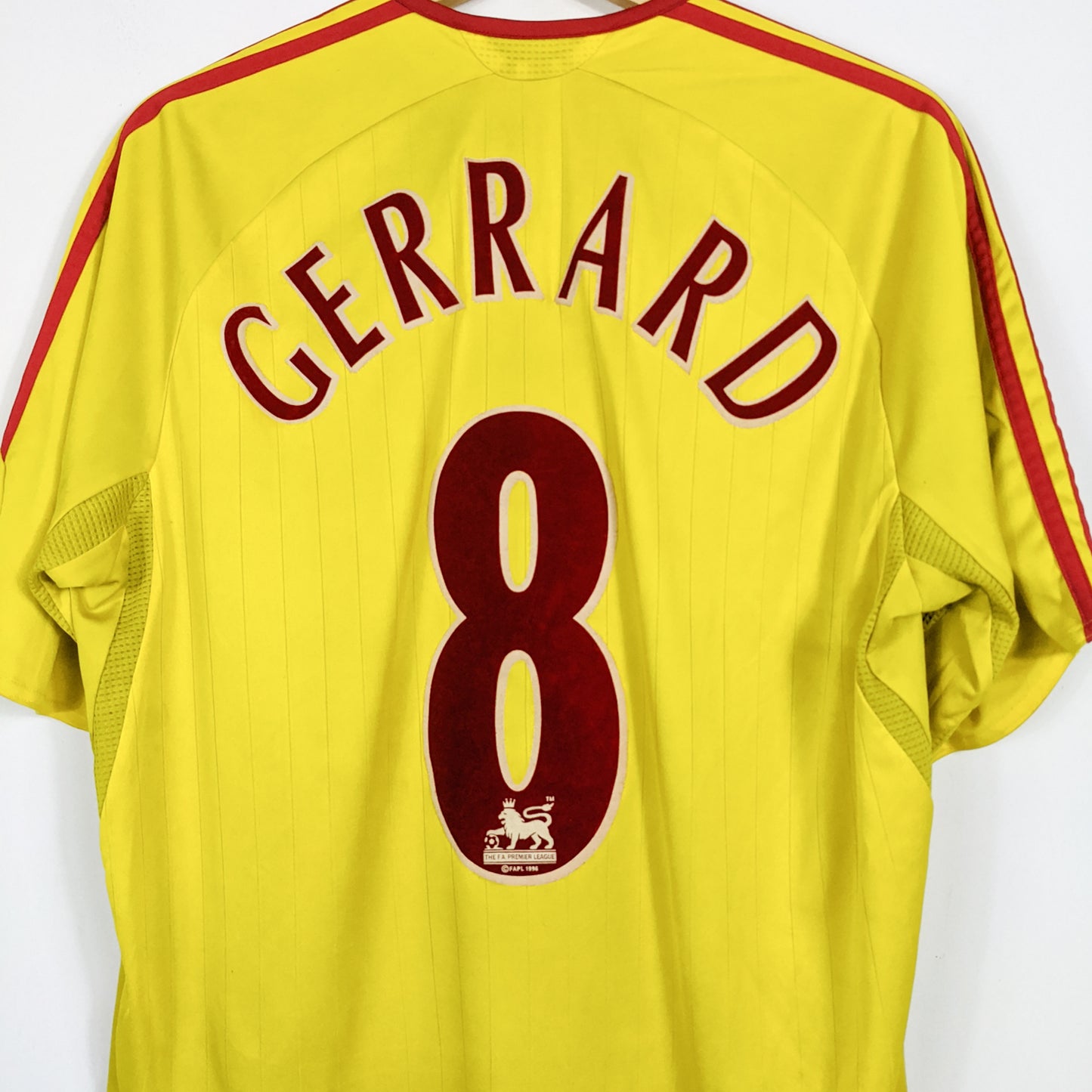 Authentic Liverpool 2006/07 Away - Gerrard #8 Size L