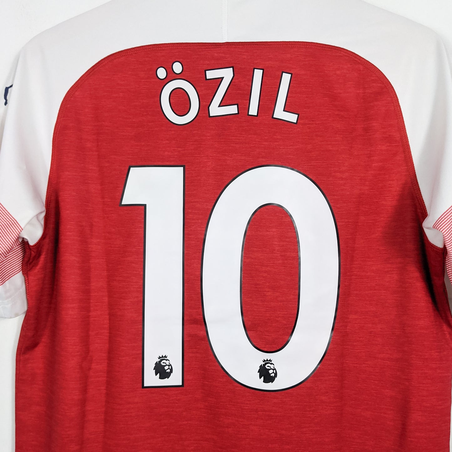 Authentic Arsenal 2018/19 Home - Ozil #10 Size M