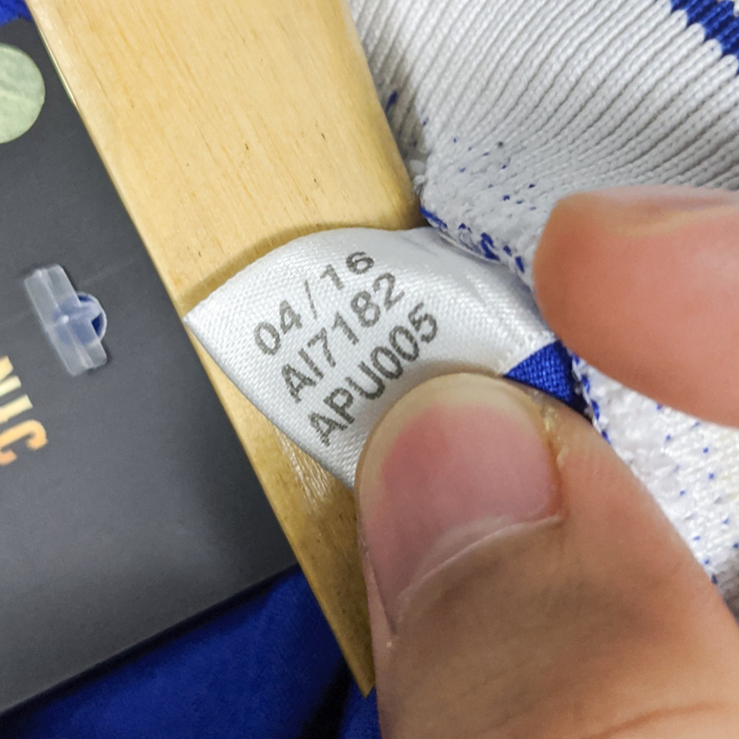 Authentic Chelsea 2016/17 Home - Hazard #10 Size XL