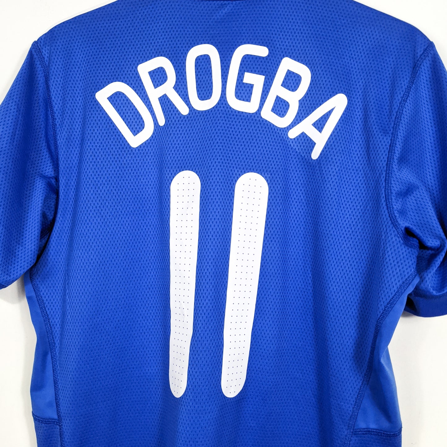 Authentic Chelsea 2009/10 Home - Drogba #11 Size M