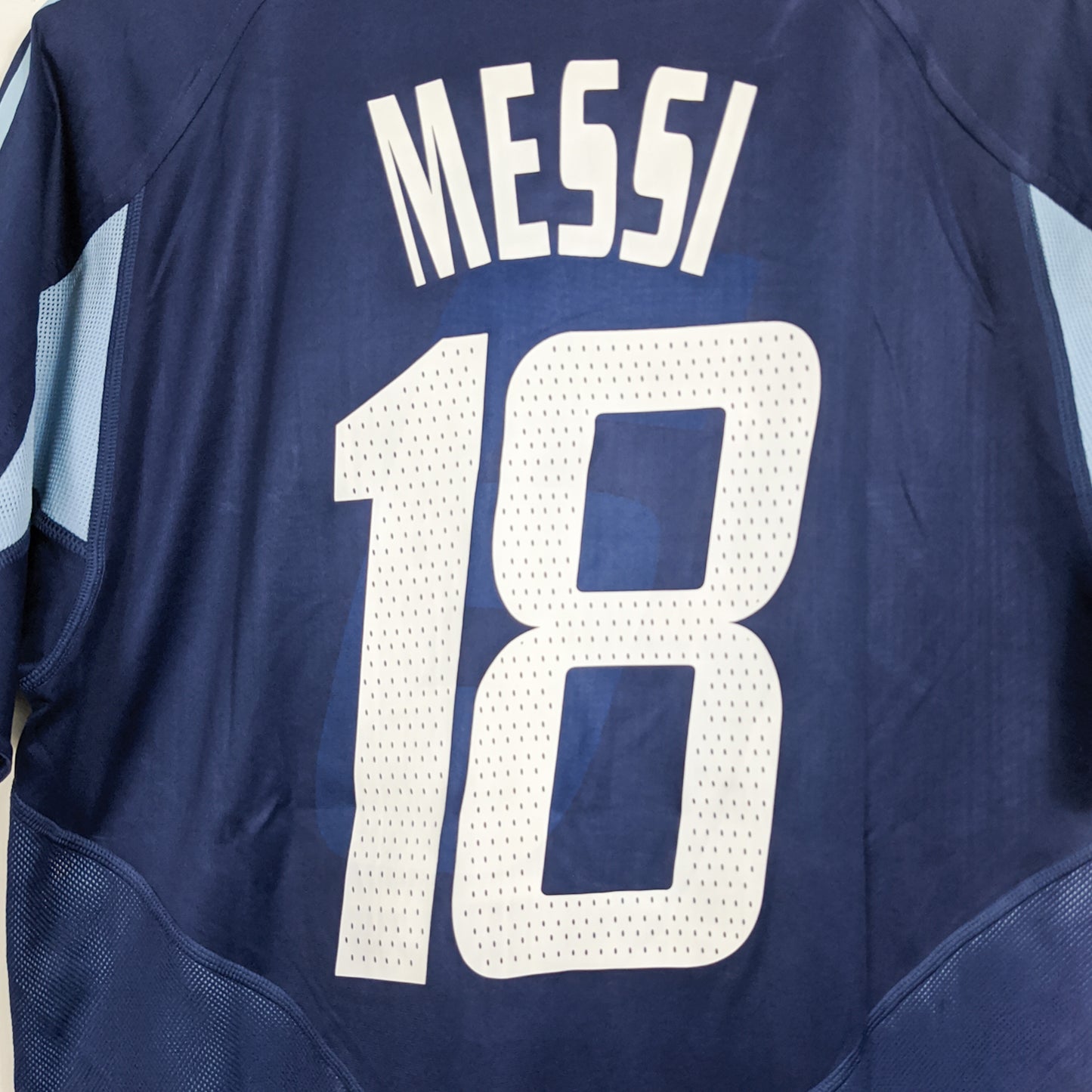 Authentic Argentina 2004 Away - Messi #18 Size M