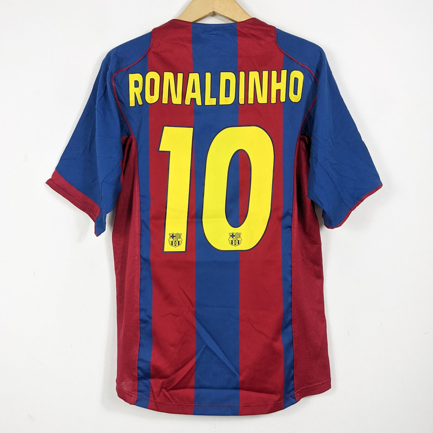 Original Barcelona 2004/05 Home - Ronaldinho #10 Size L fit M