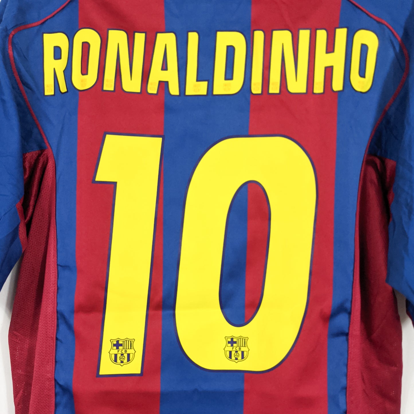 Original Barcelona 2004/05 Home - Ronaldinho #10 Size L fit M