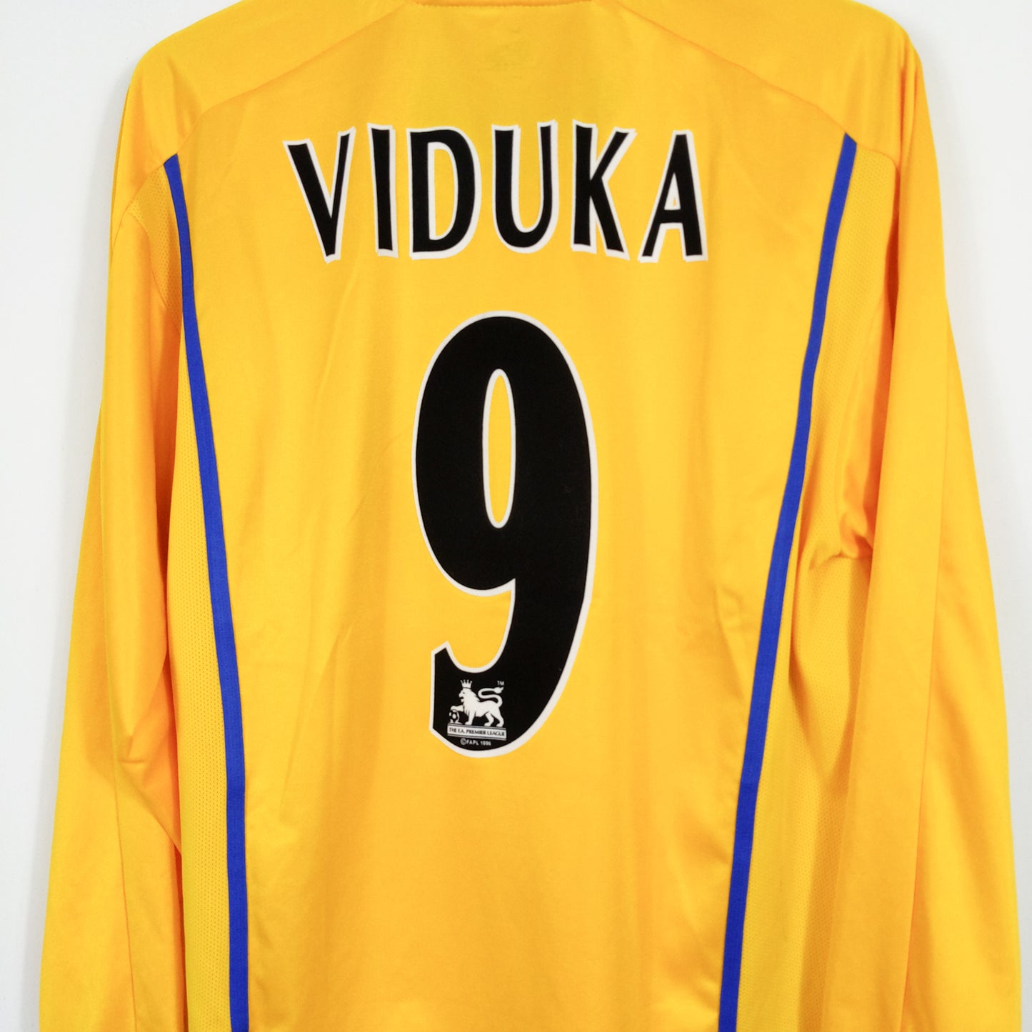 Original Leeds United 2000 Away - Viduka #9 Size M (Long Sleeve)