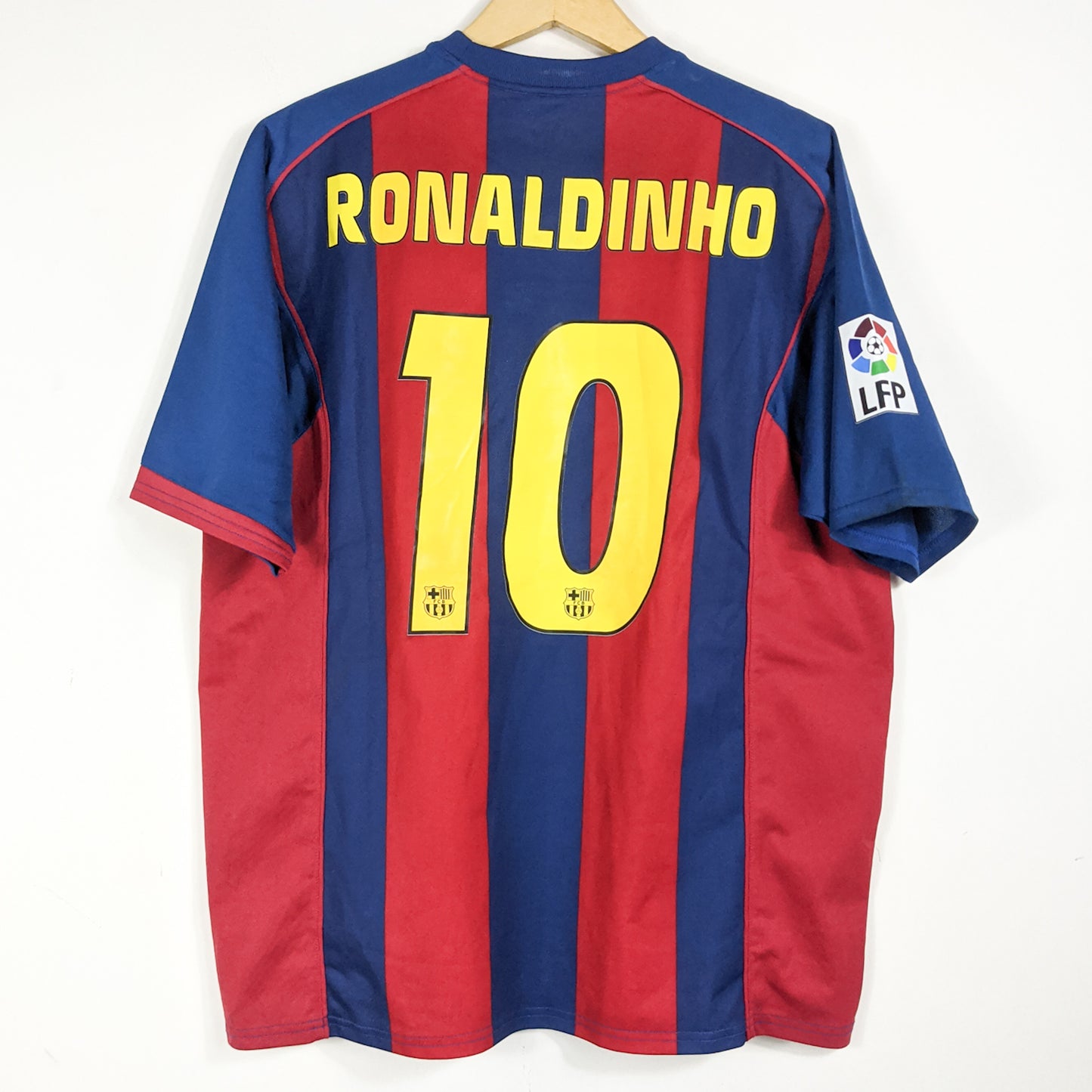 Original Barcelona 2004/05 Home - Ronaldinho #10 Size XL