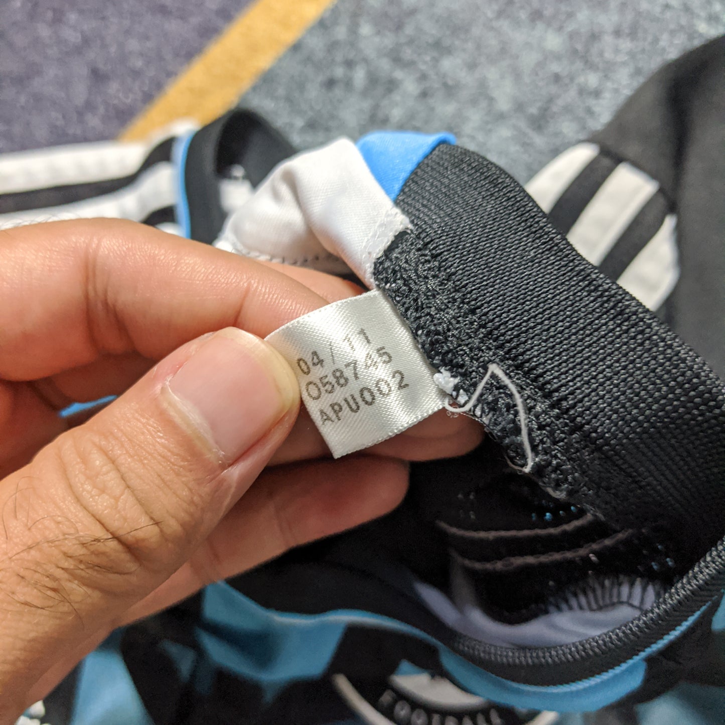 Original Chelsea 2011/12 Away - Drogba #11 Size L Boys (12-14 Years)