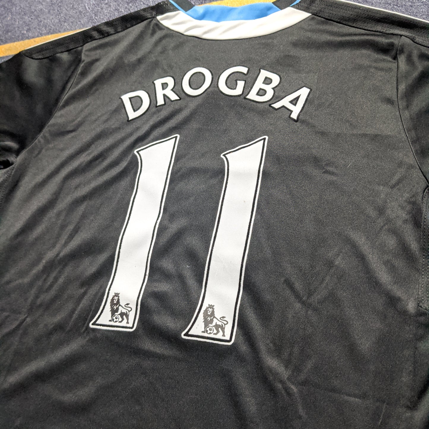 Original Chelsea 2011/12 Away - Drogba #11 Size L Boys (12-14 Years)