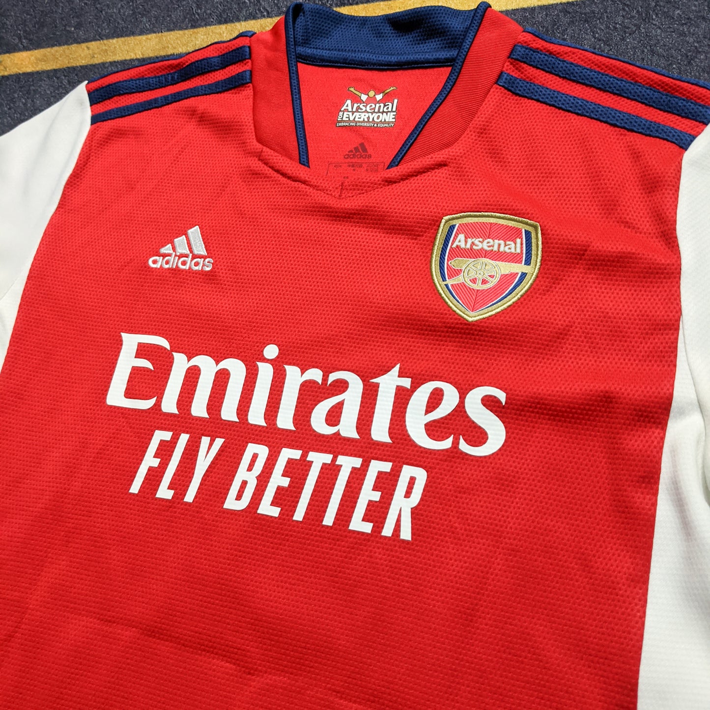 Original Arsenal 21/22 Home - Saka #7 Size M Youth (13-15 Years)