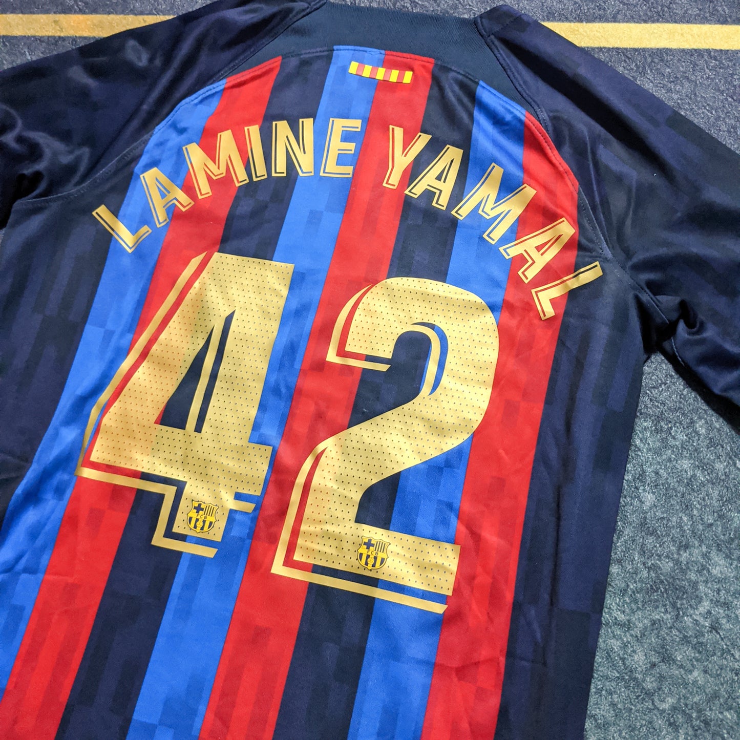 Original Barcelona 2022/23 Drake Edition Home - Lamine Yamal #42 Size XL Boys (10-12 Years)